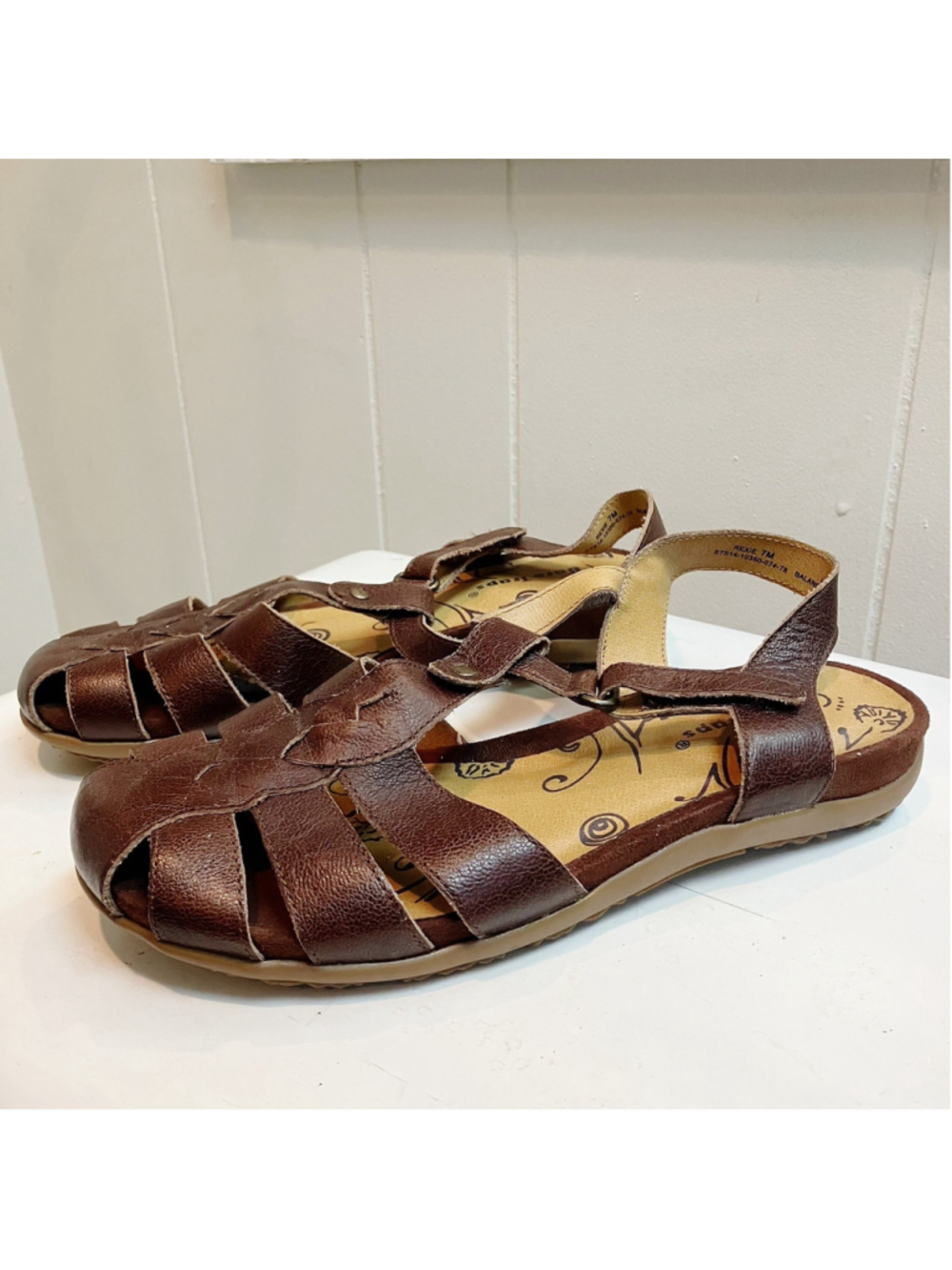 Bare Traps Womens Fisherman Rexie Sandals SZ 7M Brown Leather Earthy Travel